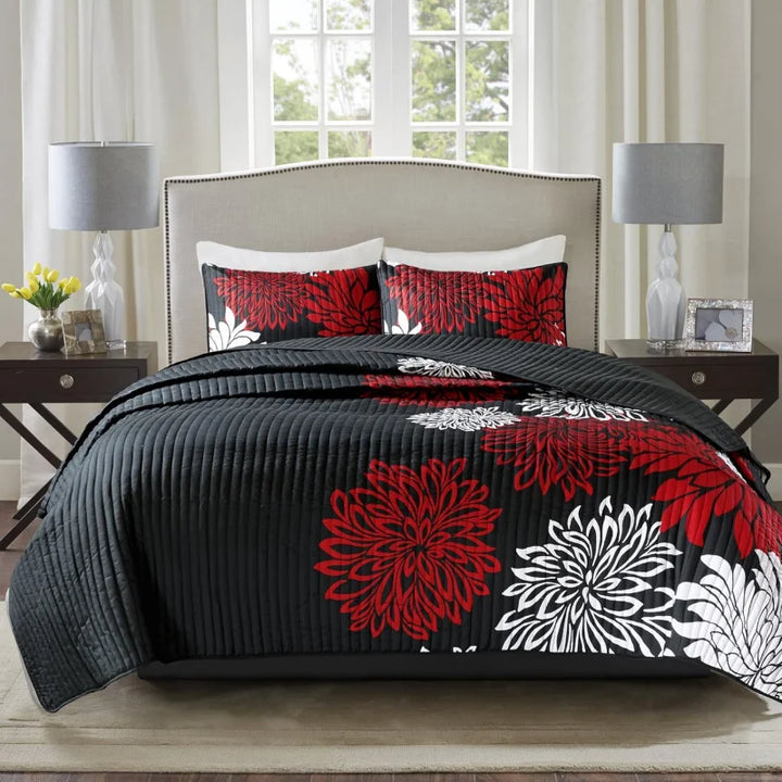 Enya Quilt Set - Floral Print, Lightweight & Cozy Bedding with Matching Shams