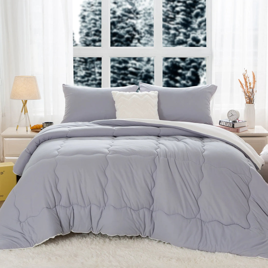 Nice Reversible Ultra-Soft King Size Comforter Set - Cozy Down Alternative Quilt with 2 Pillow Shams