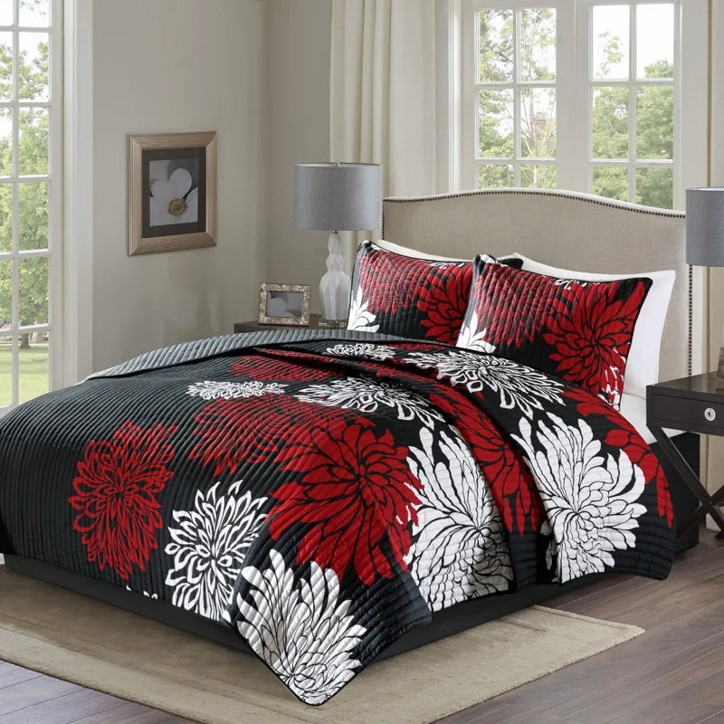 Enya Quilt Set - Floral Print, Lightweight & Cozy Bedding with Matching Shams