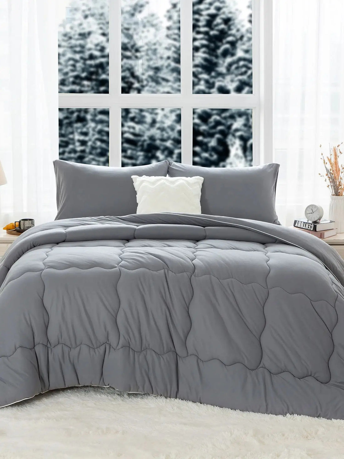 Nice Reversible Ultra-Soft King Size Comforter Set - Cozy Down Alternative Quilt with 2 Pillow Shams